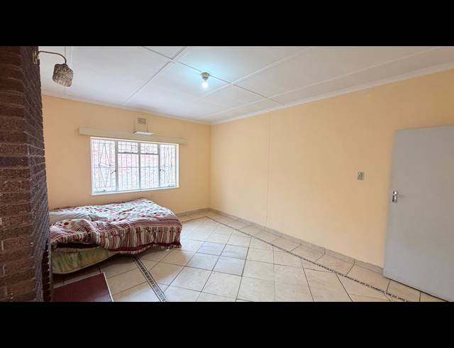 8 BEDROOM HOUSE FOR SALE IN WEST PARK